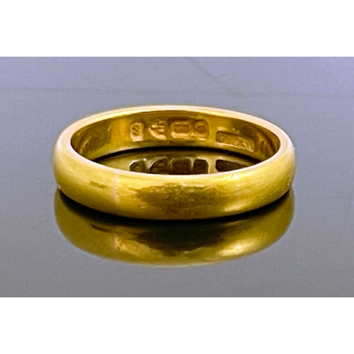 179 - A 22ct gold wedding band, Cooperative Wholesale Society, Chester 1927, 5.6g