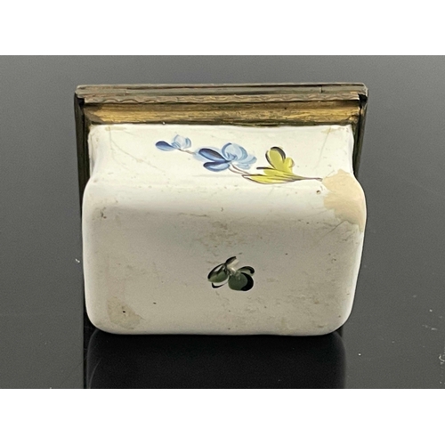 461 - A Bilston enamelled patch box, circa 1785, cuboid form, the cushioned lid decorated with a Claudian ... 