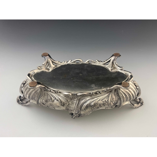 543 - A large Art Nouveau silver plated centrepiece jardiniere, twin handled boat form with metal liner, h... 