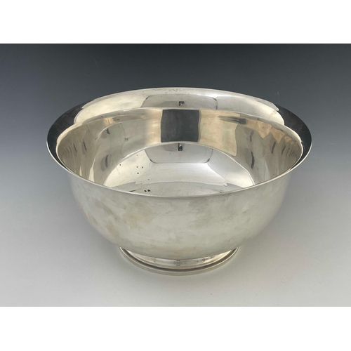 15 - A large North American sterling silver bowl, Birks and Co., Canadian marks, footed Revere style, 30.... 