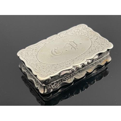 47 - A Victorian silver snuff box, George Unite, Birmingham 1890, ogee bordered cubid form, chased with i... 