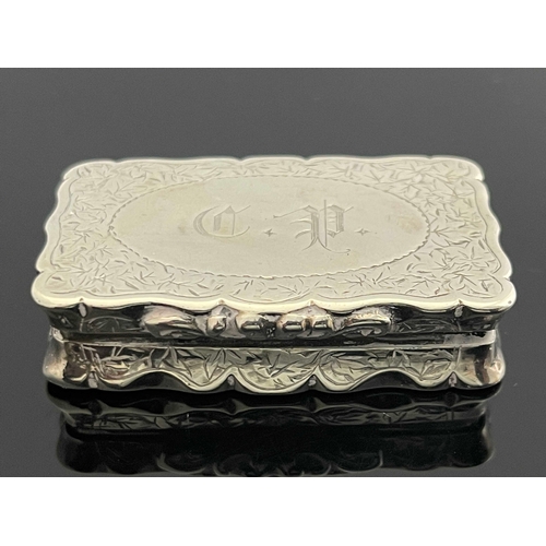 47 - A Victorian silver snuff box, George Unite, Birmingham 1890, ogee bordered cubid form, chased with i... 