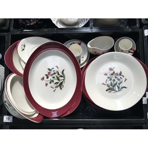 19 - A Wedgwood Mayfield Ruby part dinner and tea service, including dinner plates, cups and saucers, pla... 