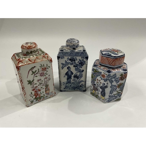 144A - A Dutch Delft tin glazed blue and white tea caddy and cover, decorated with Chinese figures and fabu... 