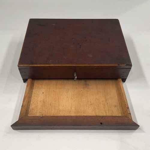 147A - An early Victorian mahogany Reeves & Son artist's box, fitted interior and single drawer, trade labe... 