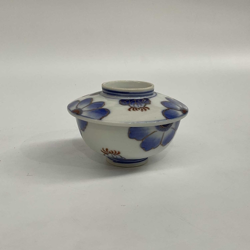 156A - An Oriental blue and white tea cup and lid, gilt floral design, 8cm high