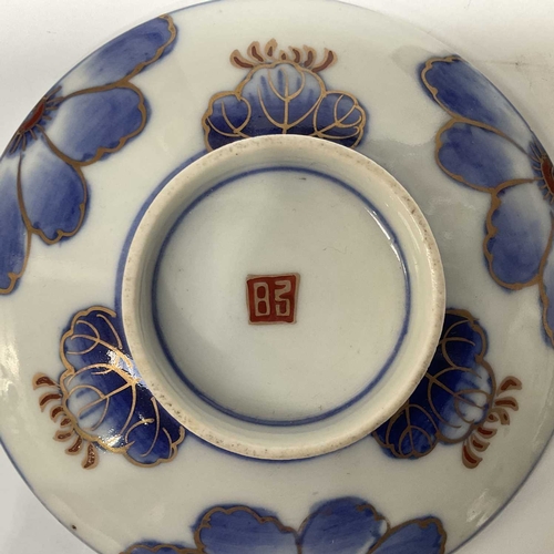 156A - An Oriental blue and white tea cup and lid, gilt floral design, 8cm high