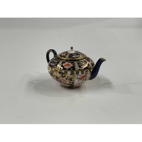 180C - A Royal Crown Derby Witches Pattern miniature teapot and cover, date code for 1913, 5cm high