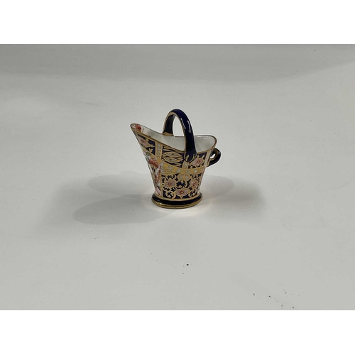 180D - A Royal Crown Derby witches pattern miniature coal scuttle, pattern No. 6299, date code for 1911, 6c... 