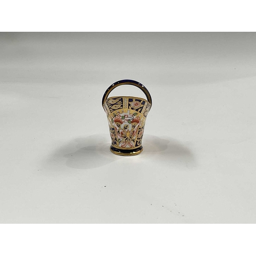 180D - A Royal Crown Derby witches pattern miniature coal scuttle, pattern No. 6299, date code for 1911, 6c... 