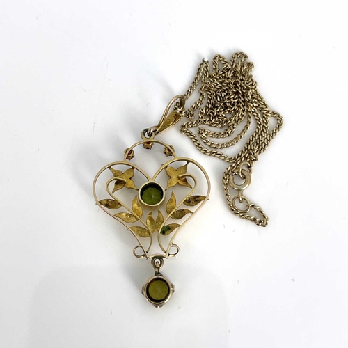 15 - An Edwardian 15ct gold pendant, circa 1905, heart-shaped openwork foliage design set with peridots, ... 