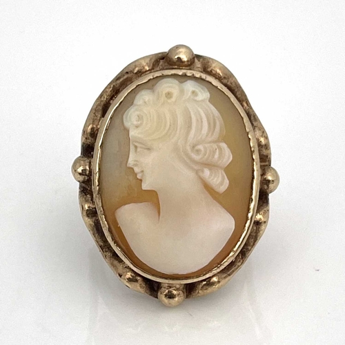 23 - A gold cameo ring, depicting a bust portrait of a lady, gold subject to testing, O/O 1/2, 11g