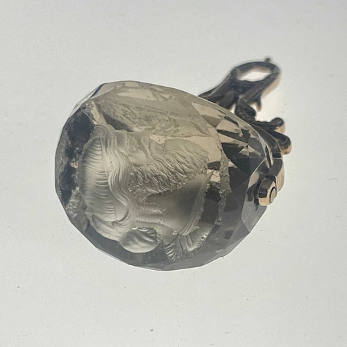 34 - A mid-19th Century gold mounted triple facet cut quartz intaglio swivel fob seal, 4cm high