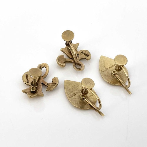 61 - Two pairs of Modernist gold earrings, George Tarratt Ltd, Birmingham 1993 and 1994, in the form of l... 