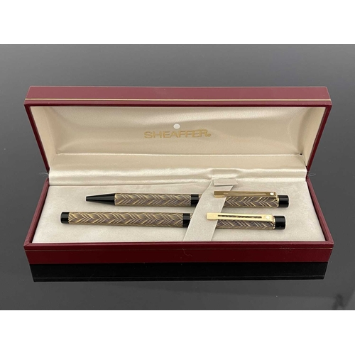 70 - Sheaffer, a Targa Slim fountain pen and ballpoint, circa 1980s, gilt weave over black, 14 carat gold... 