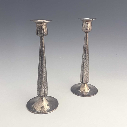 112 - A pair of American Arts and Crafts silver plated candlesticks, Meriden Silver Plate Company, Interna... 