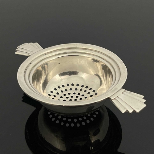 123 - An Art Deco silver tea strainer, Barker Brothers Silver, Birmingham 1935, stepped rim hemispherical ... 