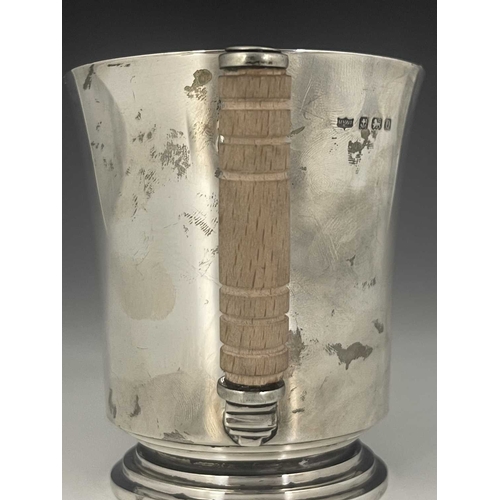 129 - Keith Murray for Mappin and Webb, an Art Deco silver tankard, Birmingham 1938, tapered cylindrical f... 