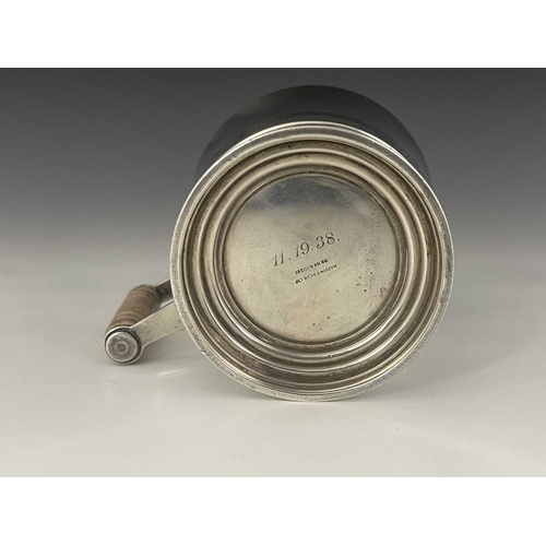 129 - Keith Murray for Mappin and Webb, an Art Deco silver tankard, Birmingham 1938, tapered cylindrical f... 