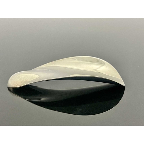 131 - Allan Scharff for Georg Jensen, a Modernist silver shoe horn, model 475, organic form, 10cm long, 1.... 