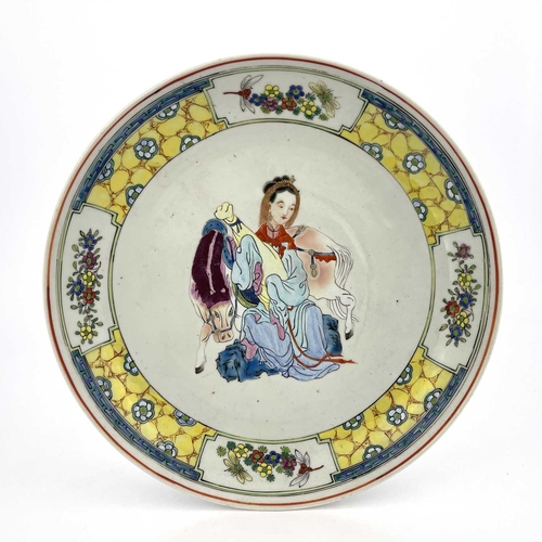 488 - A Chinese famille jaune dish, the central image of Wang Zhaojun in polychrome enamel within a yellow... 