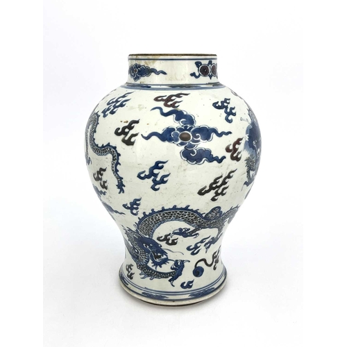 500 - A Chinese vase, Kangxi period, 1662-1722, of baluster form, boldly decorated in underglaze blue and ... 