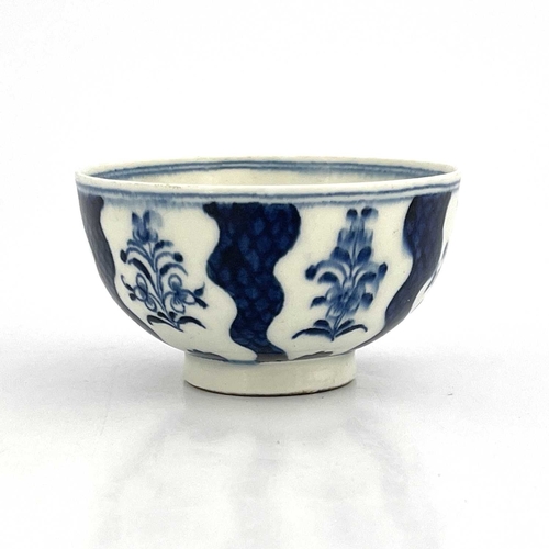 825 - A Lowestoft blue and white tea bowl, crescent mark, circa 1770, in the Robert Browne pattern, 7.5cm ... 