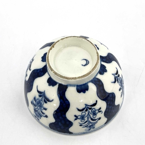 825 - A Lowestoft blue and white tea bowl, crescent mark, circa 1770, in the Robert Browne pattern, 7.5cm ... 