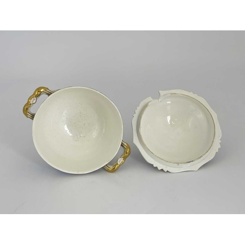 845 - A Bloor Derby sauce tureen and cover, circa 1835, circular form, domed cover with bud finial, powder... 