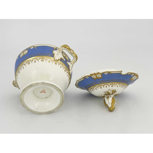 845 - A Bloor Derby sauce tureen and cover, circa 1835, circular form, domed cover with bud finial, powder... 