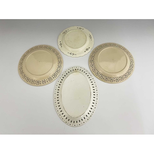 859 - Four Creamware dishes and plates, with pierced borders, circa 1790, two with 24cm diameter, one with... 