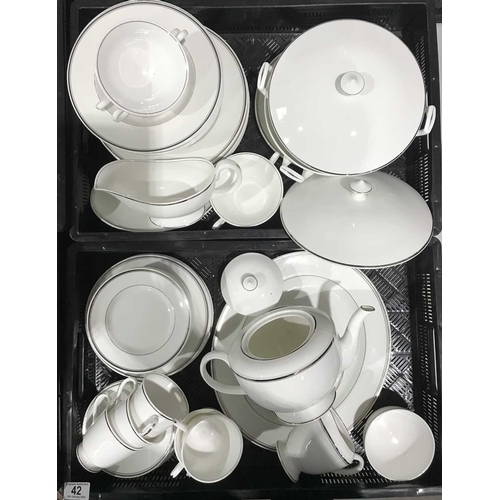 42 - A Royal Worcester Silver Jubilee pattern part dinner and tea service (2 trays)