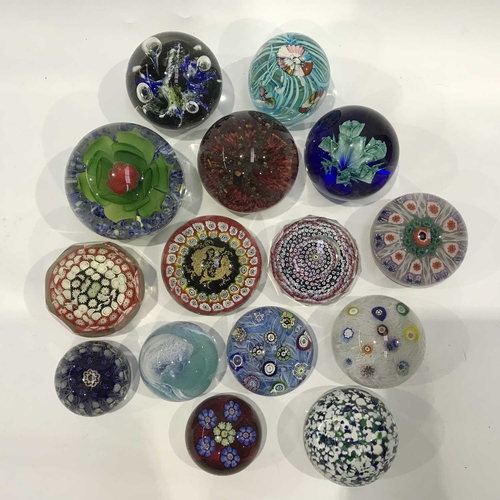 84 - A collection of glass paperweights, including Ysart, Caithness, Selkirk, Venetian etc (15)