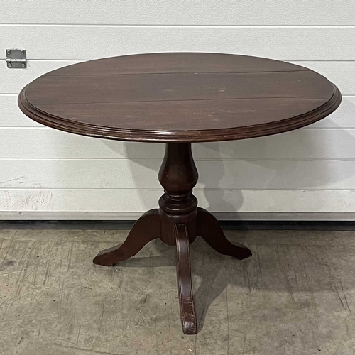 667 - An oval tilt top table, on tripod supports. W: 97 cm D: 72 cm H: 68 cm