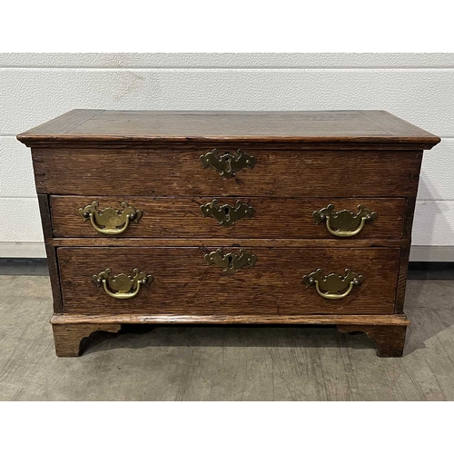 669 - A bachelor's chest of drawers, fitted two drawers below one faux front, in addition to carrying hand... 