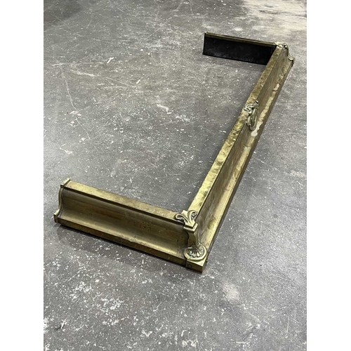 752 - A brass fireside fender, inverted frieze, 120cm wide, 38cm deep