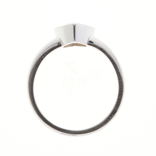 150 - A platinum heart-shape diamond single-stone ring, with slightly tapered band, diamond estimated weig... 