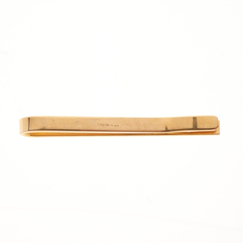 178 - A gold tie pin, of engine turned design, partial marks, length 5cm, 4.3g