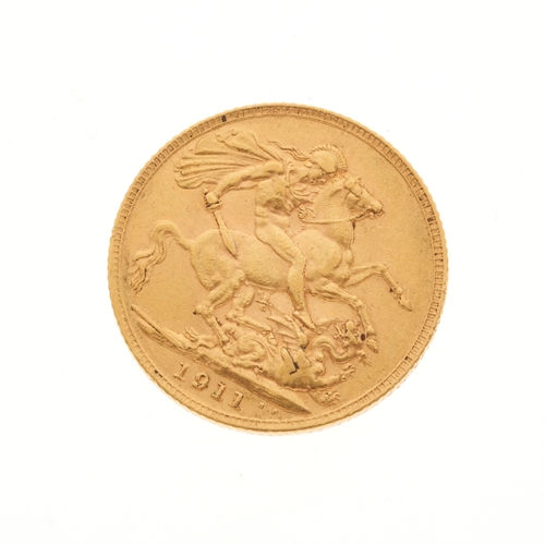 29 - George V, a gold full sovereign coin dated 1911, diameter 2.2cm, 7.9g