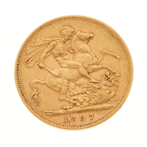 33 - Victoria, a gold full sovereign coin dated 1897, diameter 2.2cm, 7.9g