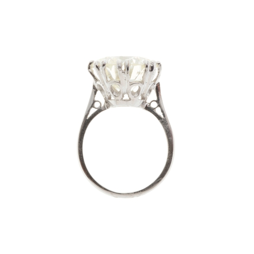 91 - An impressive 18ct gold brilliant-cut diamond single-stone ring, diamond weight 7.21ct, estimated K-... 