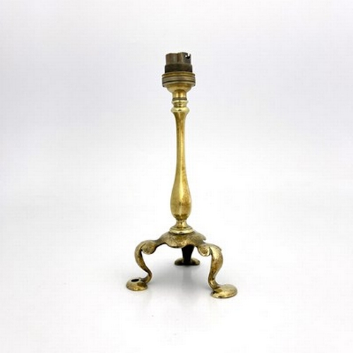 121 - An Arts and Crafts brass Pullman type lamp, circa 1900, hexagonal section baluster form on a cabriol... 