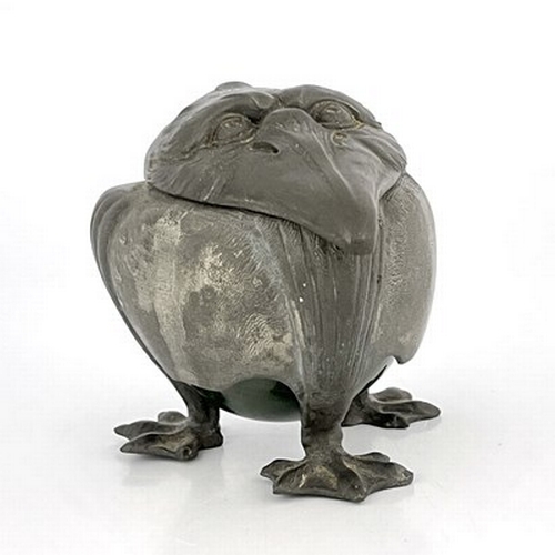 123 - Joseph Reinemann, Munich, a Jugendstil pewter novelty inkwell in the form of a grotesque bird, with ... 