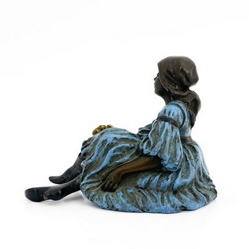 320 - Franz Xavier Bergmann (Austrian, 1861-1936), a cold painted bronze figure of a young lady wearing a ... 