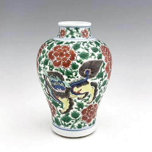 601 - A Chinese famille verte vase, 18cm high