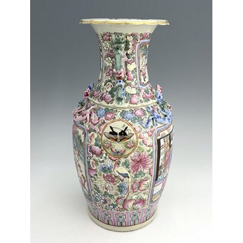 613 - A large Chinese famille rose vase, shouldered form with lizard moulded shoulders and dog handles, th... 