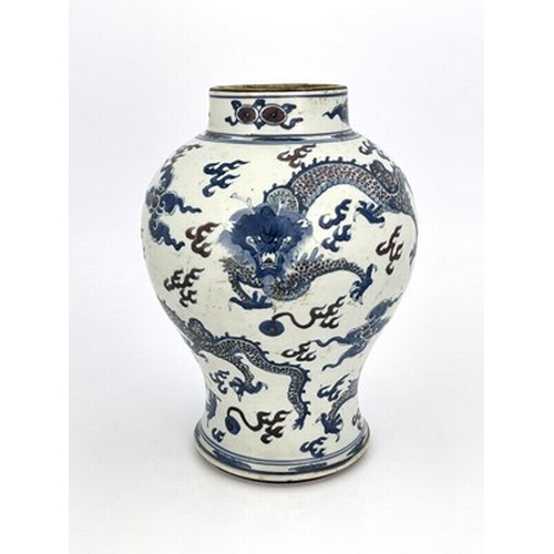 631 - A Chinese vase, Kangxi period, 1662-1722, of baluster form, boldly decorated in underglaze blue and ... 