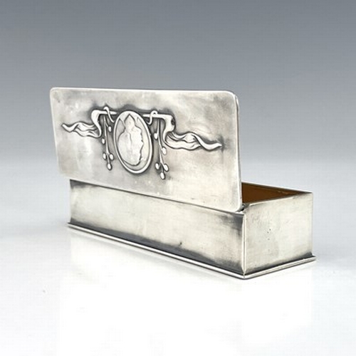 76 - Kate Harris for William Hutton, an Arts and Crafts silver box, London 1904, cuboid form with hinged ... 