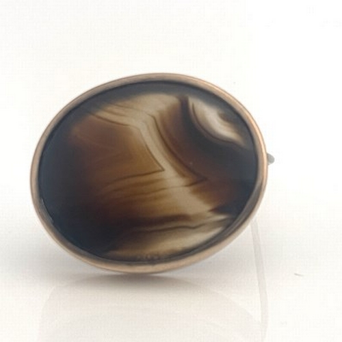 9 - A 19th century gold mounted agate brooch, oval form with plain frame, 3.2cm, long 12.8g