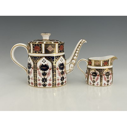 925 - A Royal Crown Derby Imari 1128 teapot and jug, 1968, oval section ogee form, 28cm long (2)